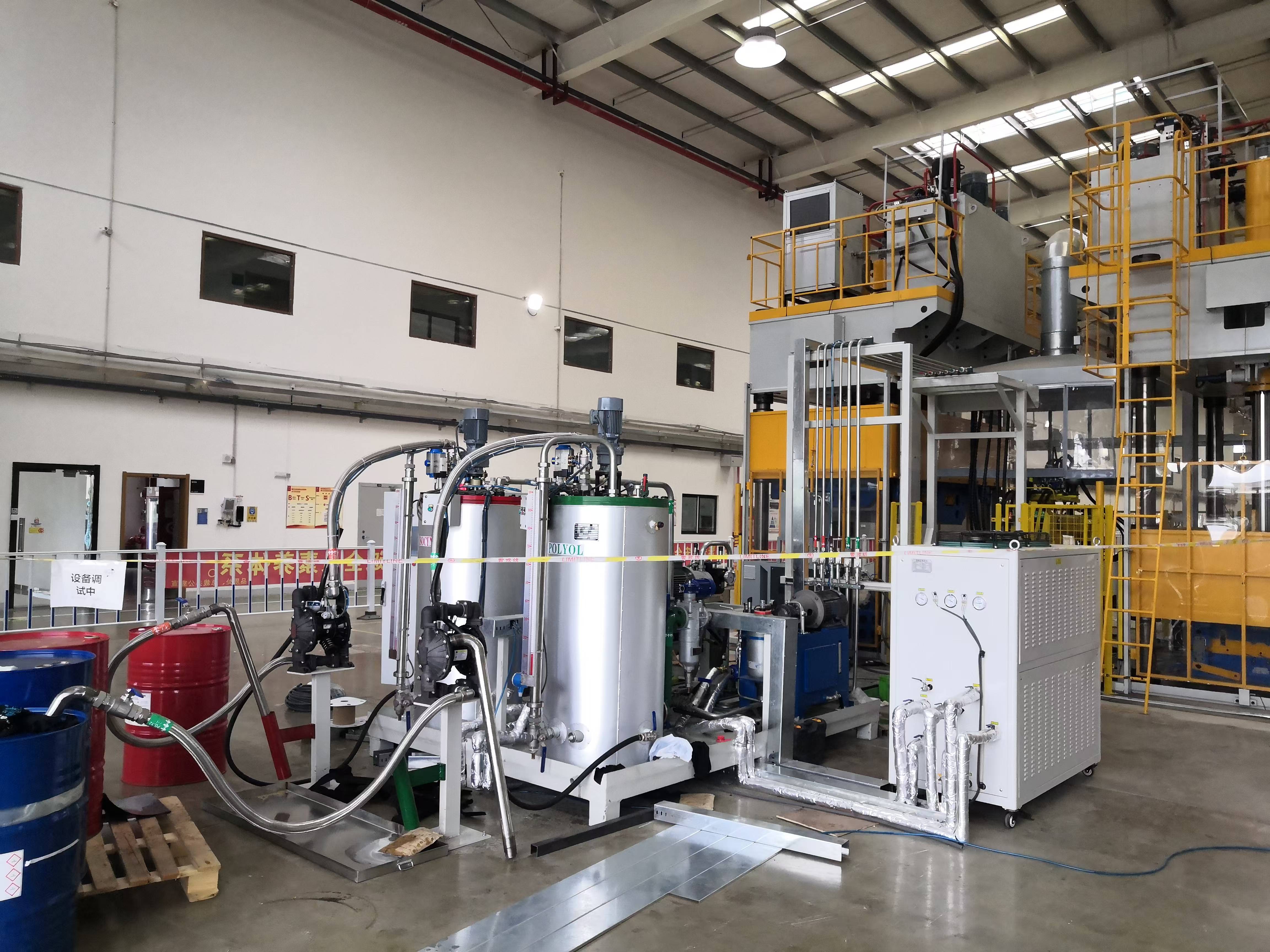 二层平台高压发泡机及机械臂高压发泡机项目